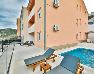 Apartment Marko with  garden and heated pool