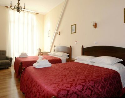 Central Guest House-Triple Room